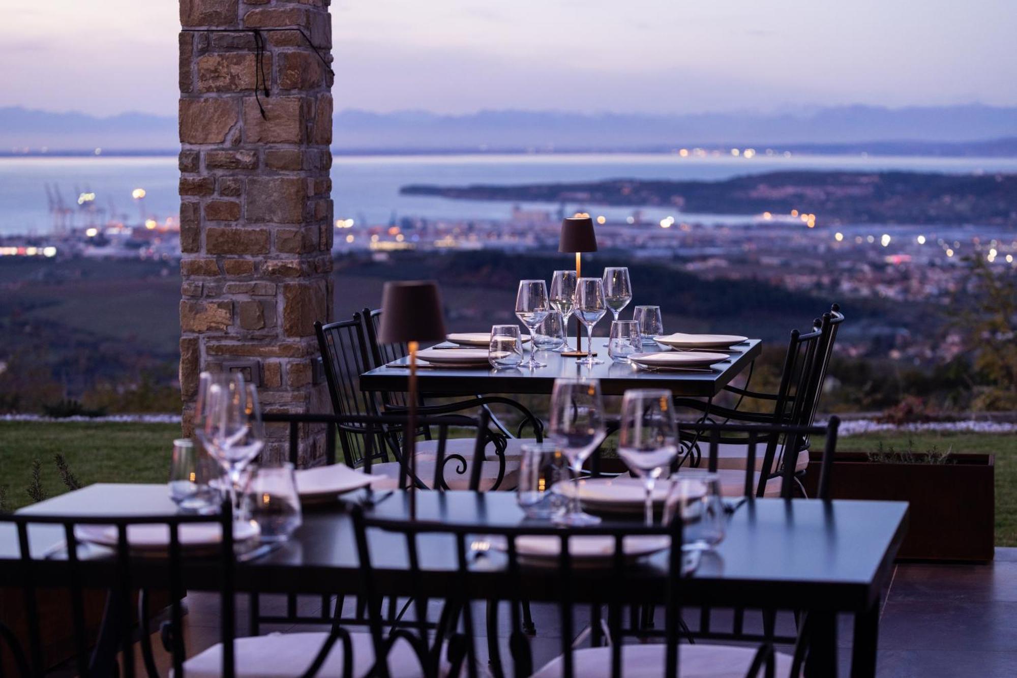 Stok - Rooms, Wine & Restaurant - Marezige, โคเปร์ ภายนอก รูปภาพ