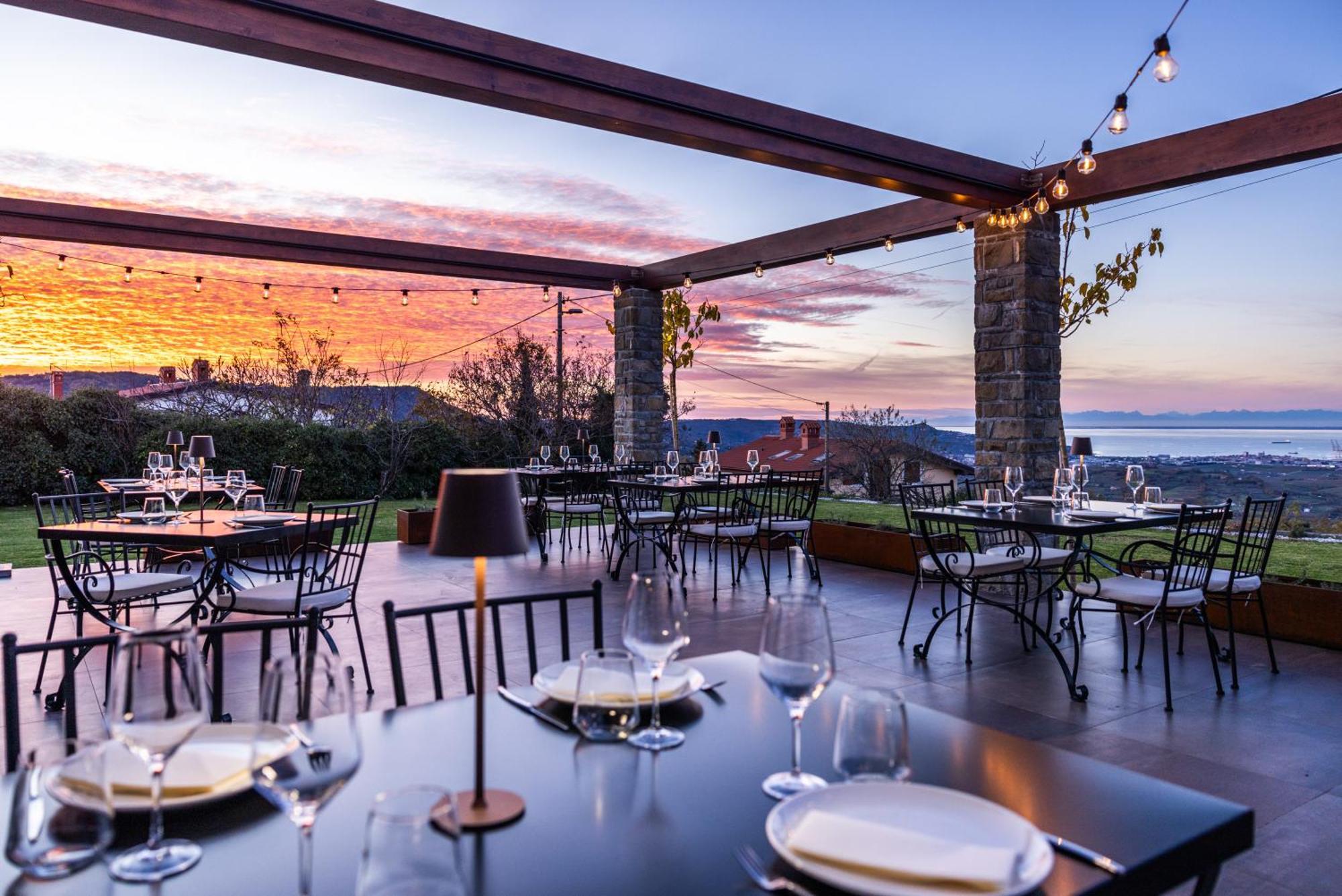Stok - Rooms, Wine & Restaurant - Marezige, โคเปร์ ภายนอก รูปภาพ