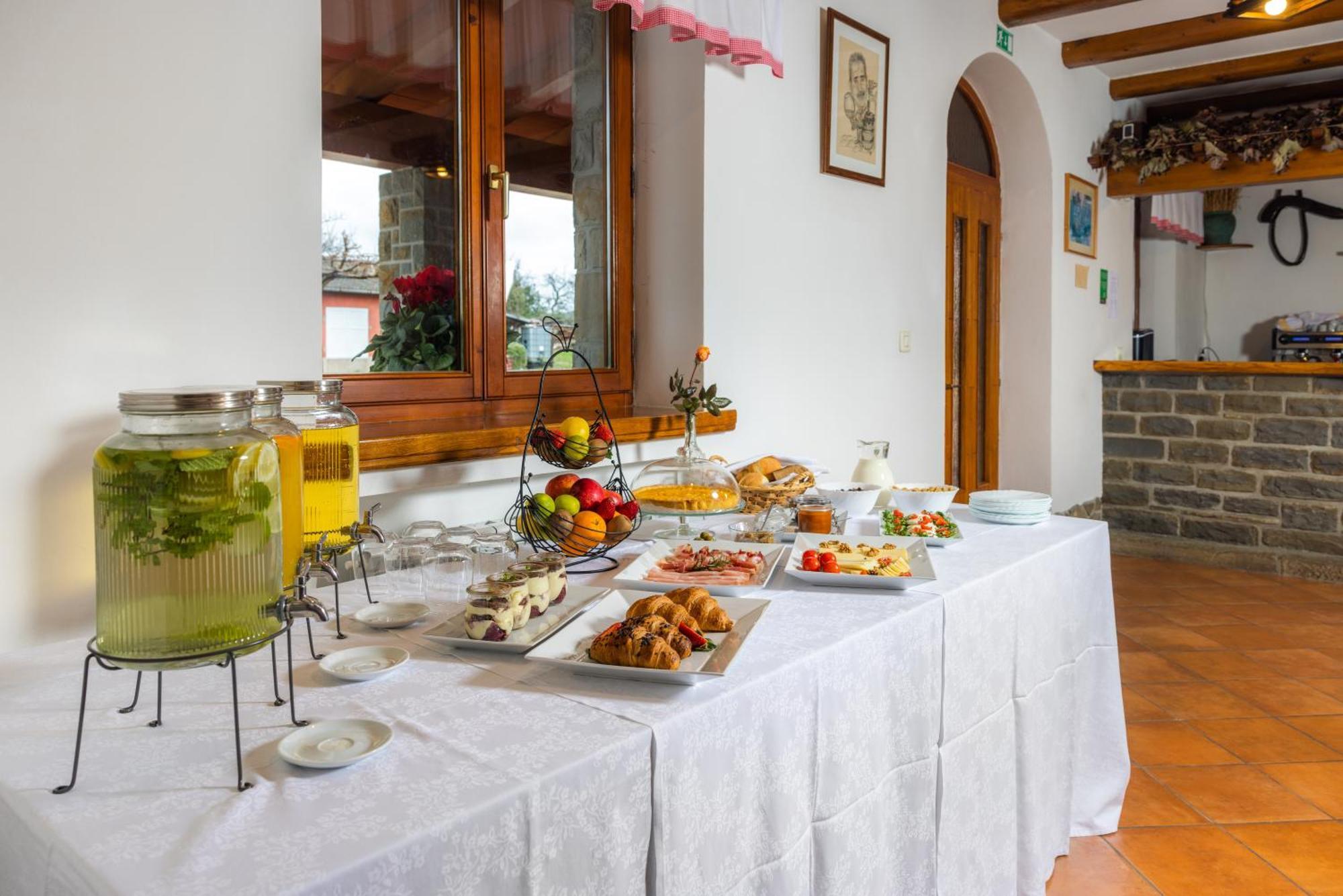 Stok - Rooms, Wine & Restaurant - Marezige, โคเปร์ ภายนอก รูปภาพ