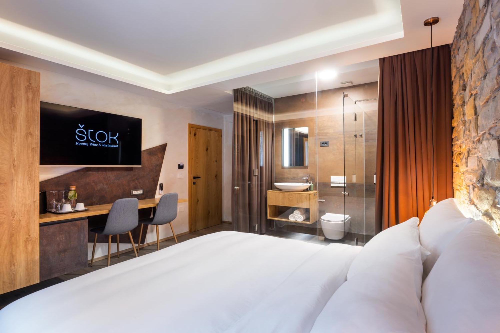Stok - Rooms, Wine & Restaurant - Marezige, โคเปร์ ภายนอก รูปภาพ